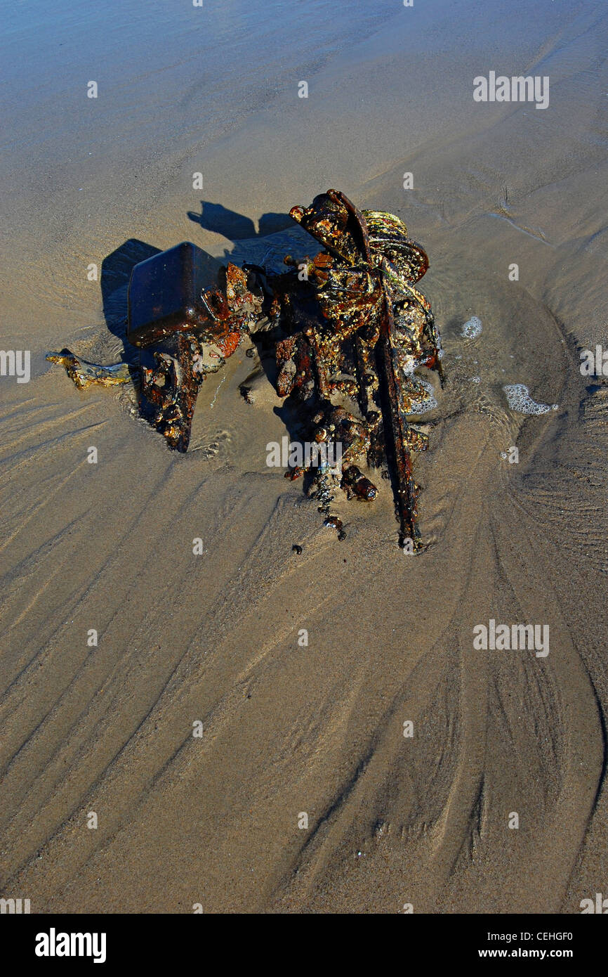 Le bloc-moteur dans le sable, Big Dume Beach, Californie Banque D'Images