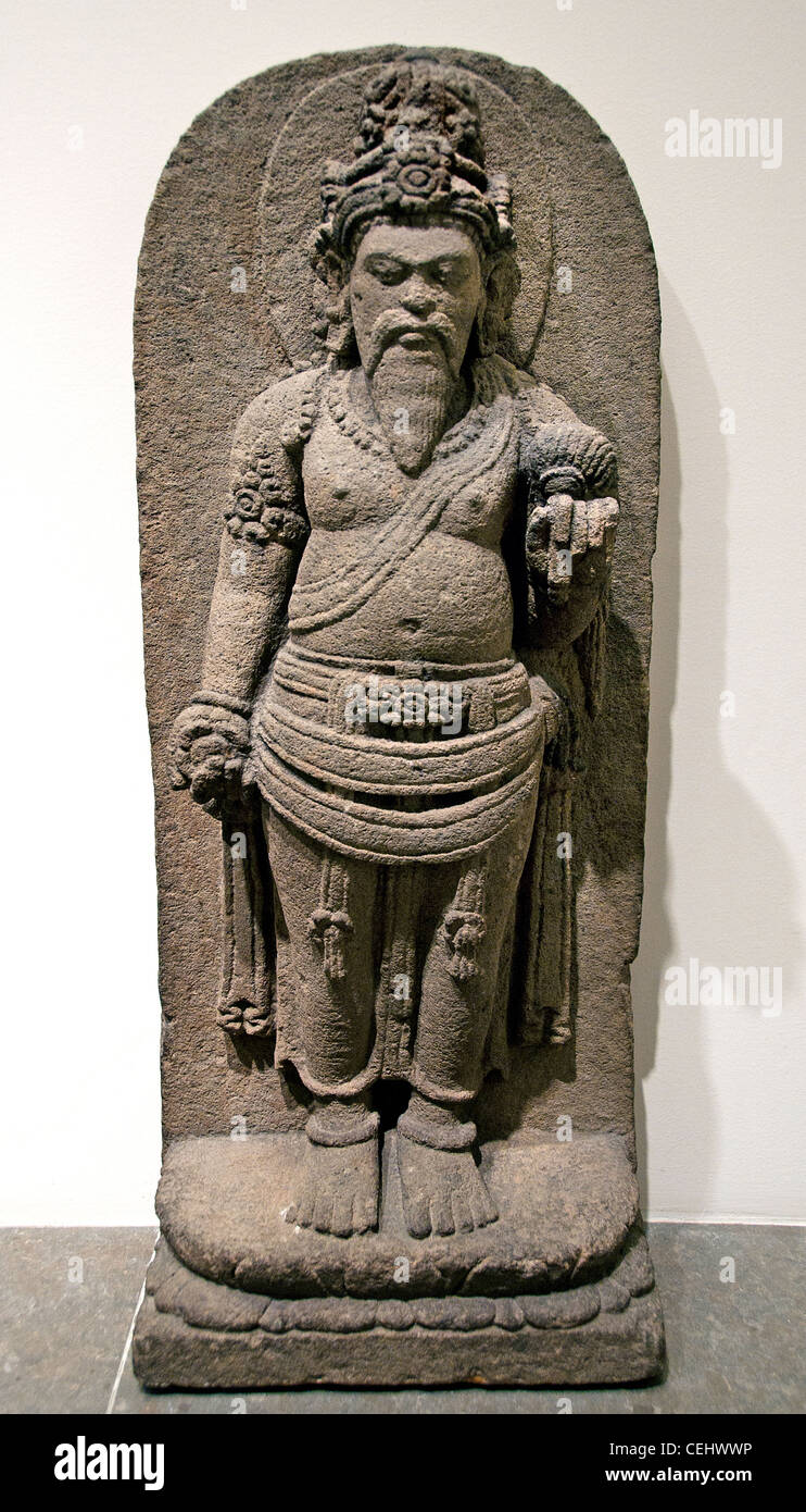 Agastya 8-9 e siècle du centre de Java Prambanan Hindu Sage Seigneur Suprême Shiva Mahadewa - Siwa Guru avec moustache barbe l'Indonésie Banque D'Images