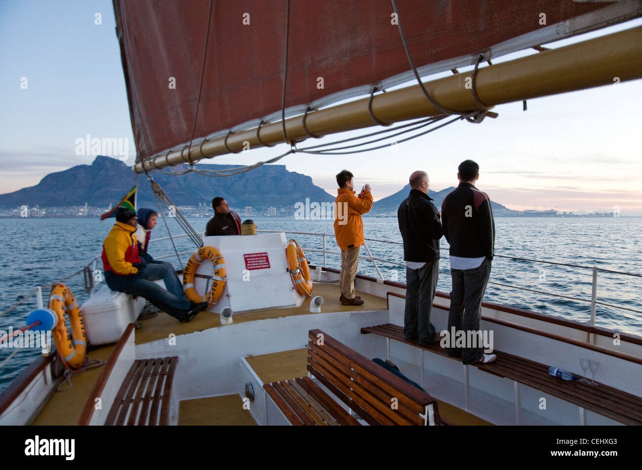 Croisière en bateau au coucher du soleil,Cap,province de Western Cape Banque D'Images
