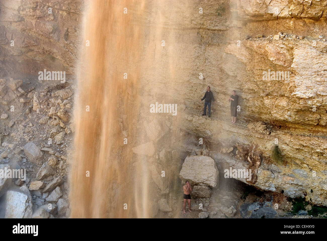 Cascade causé par les crues éclair dans le désert du Néguev Banque D'Images