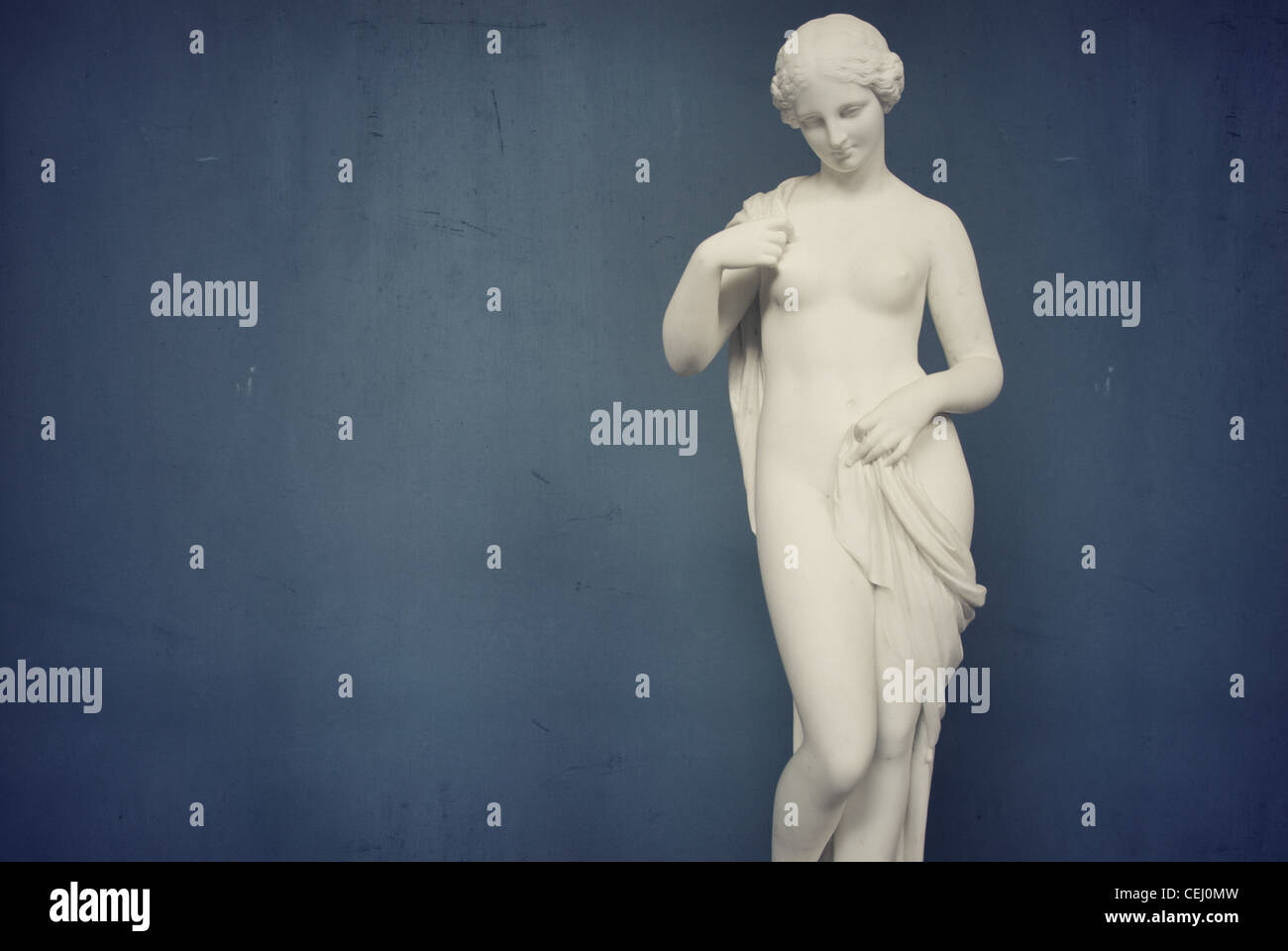 STATUE FÉMININE À L'INTÉRIEUR GLYPTOTEKET Banque D'Images
