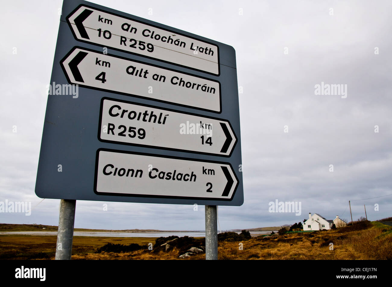 Panneau routier en gaélique irlandais Gaeltacht dans Banque D'Images