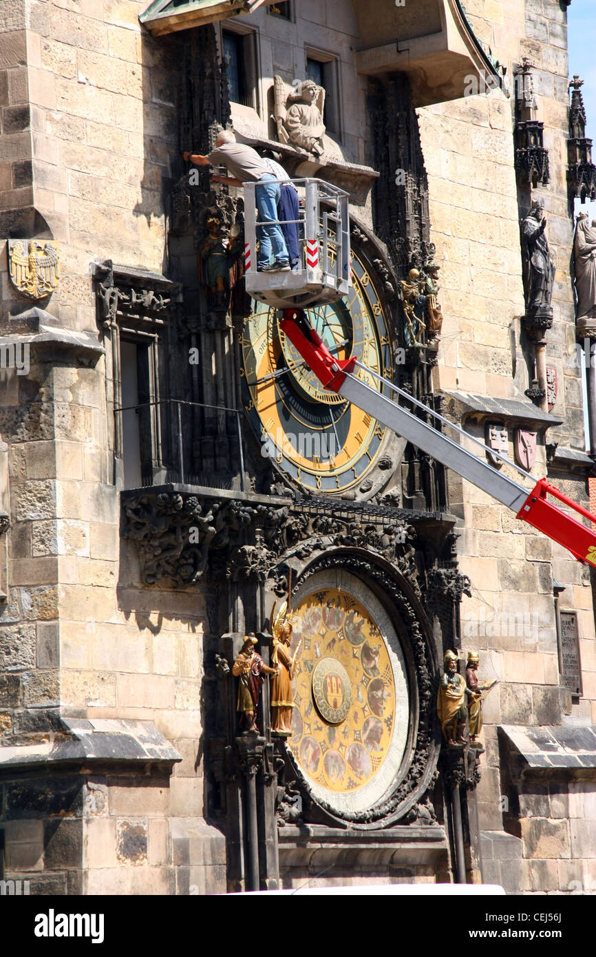 L'entretien de l'Orloj réveil à Prague, République tchèque horloge médiévale. Banque D'Images