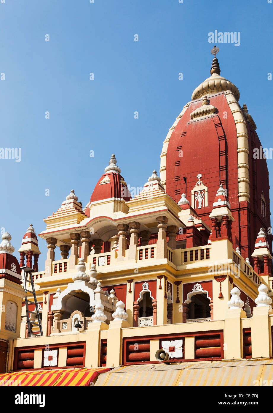 Hindu Temple Birla Mandir, New Delhi, Inde, de soleil sous un ciel bleu clair Banque D'Images