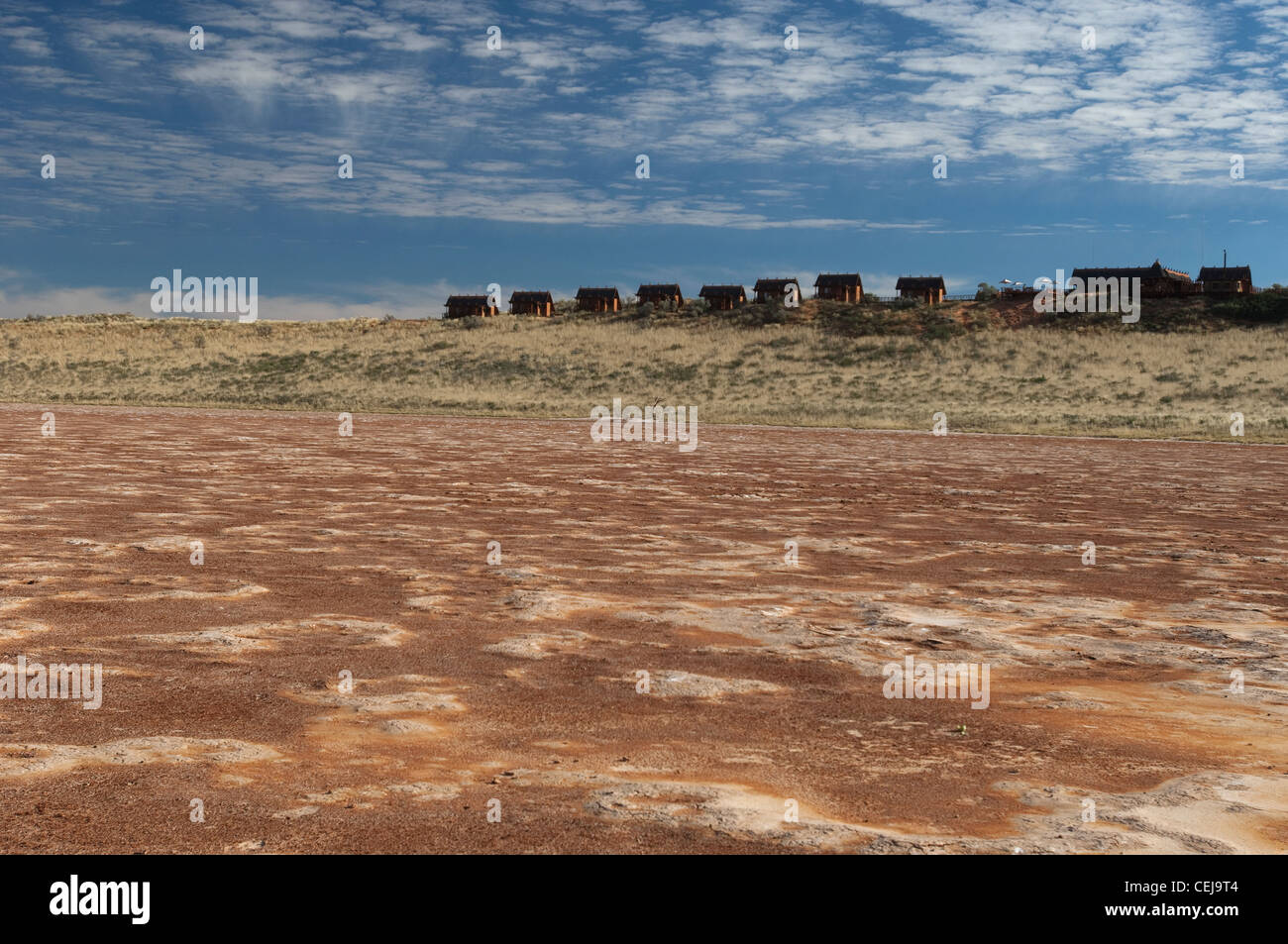 Xaus Lodge avec vue sur marais salant, Kgalagadi Transfrontier Park, Northern Cape Banque D'Images