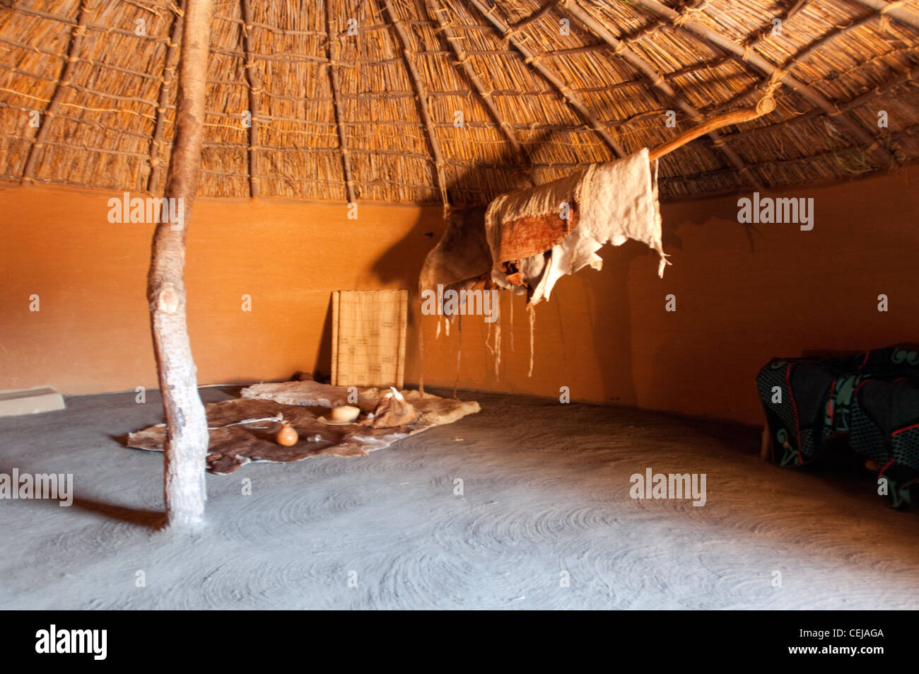 Intérieur de la hutte traditionnelle au Village Culturel Basotho,Qwa