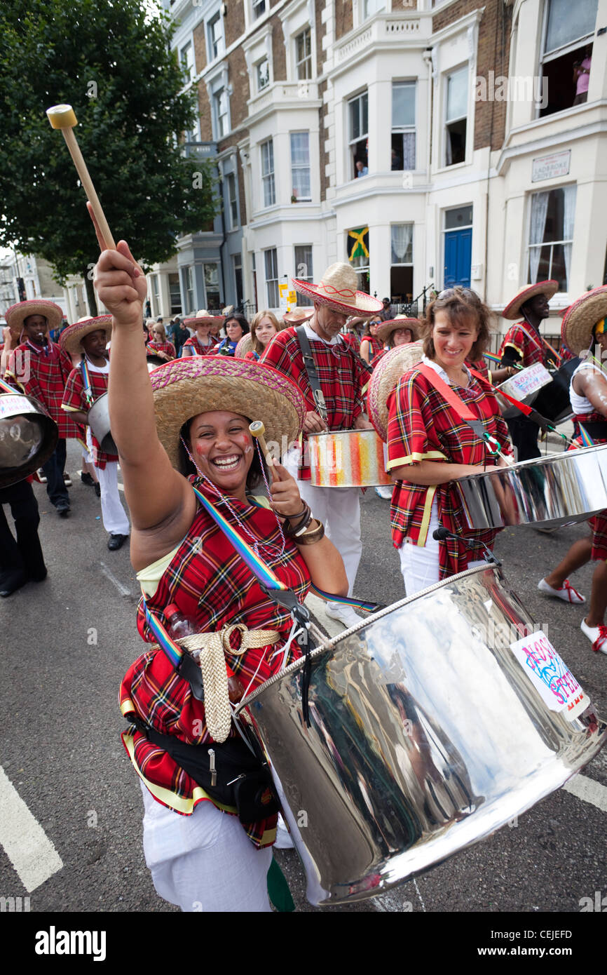 L'Angleterre, Londres, Notting Hill Carnival, les joueurs de tambour en acier Banque D'Images