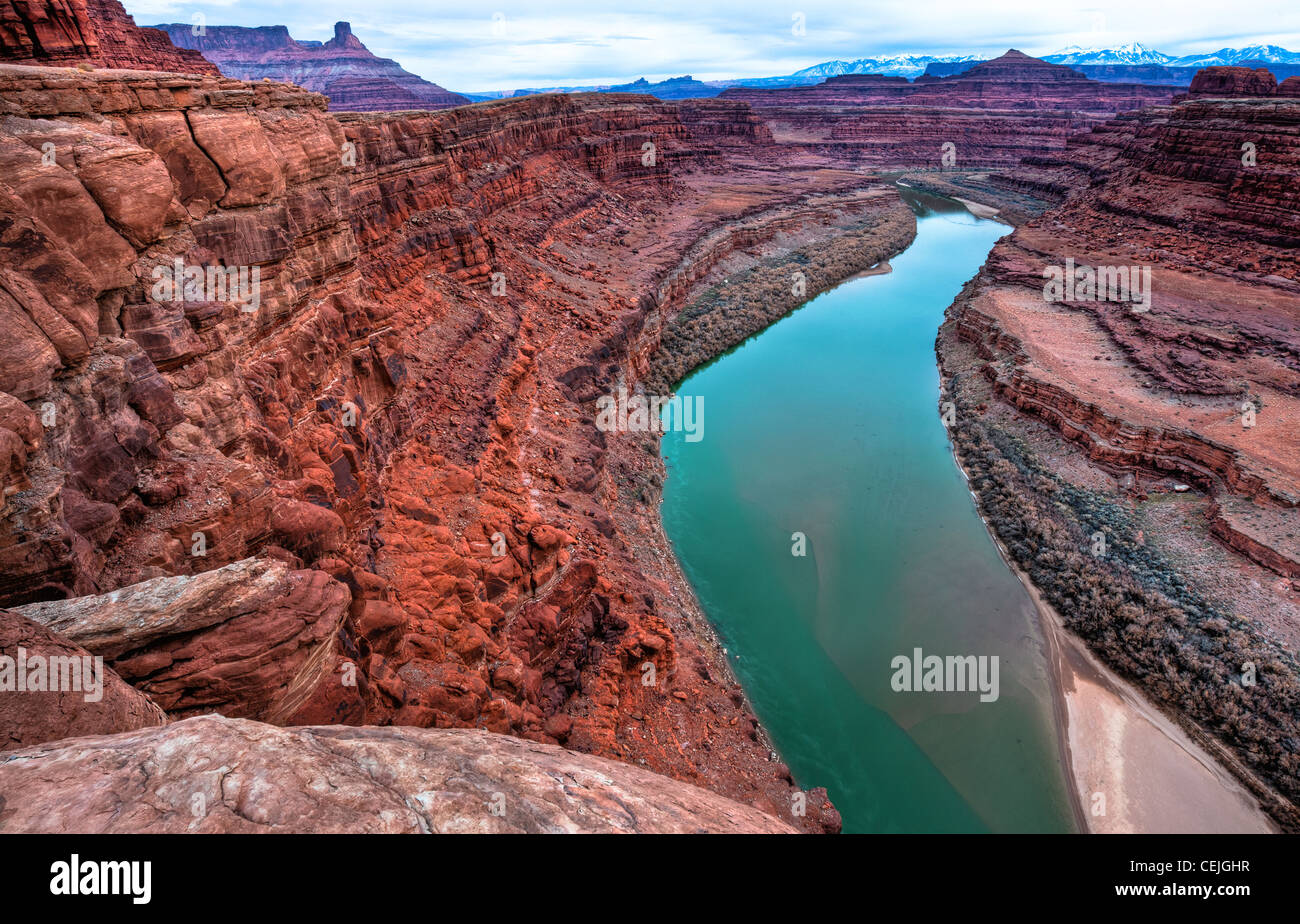 La Rivière Colorado s'écoule vers le sud, où il rencontrera la Green River dans le Parc National de Canyonlands. L'Utah. Banque D'Images