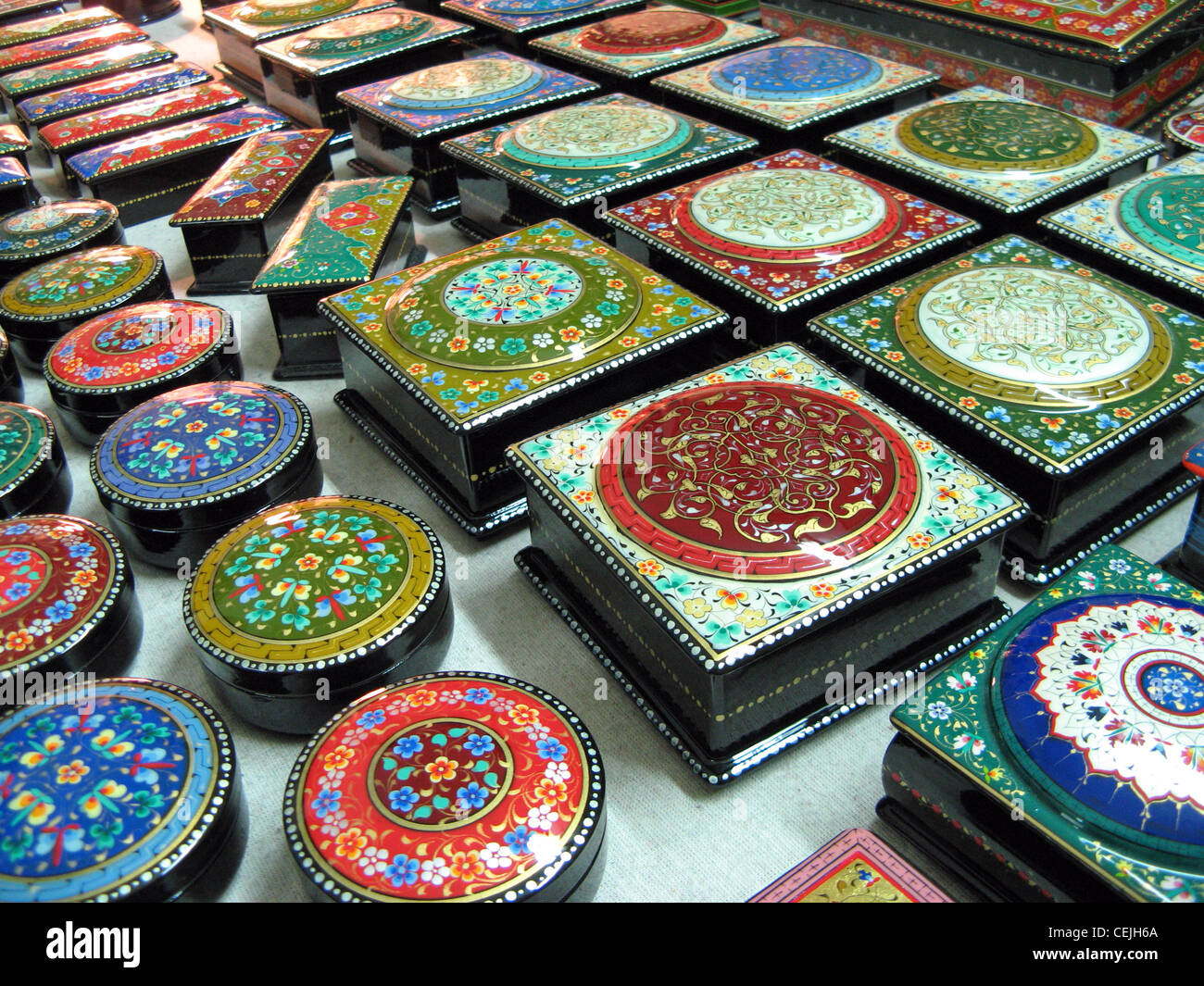 Boîtes à bijoux traditionnels à vendre en Ouzbékistan Photo Stock - Alamy