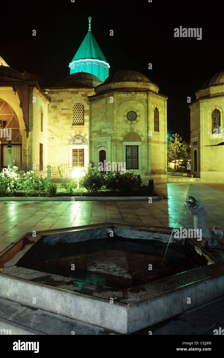 Vue de nuit de la Mevlana Tekke ou Dervish Lodge, tombeau ou complexe de musées, Konya, Turquie Banque D'Images