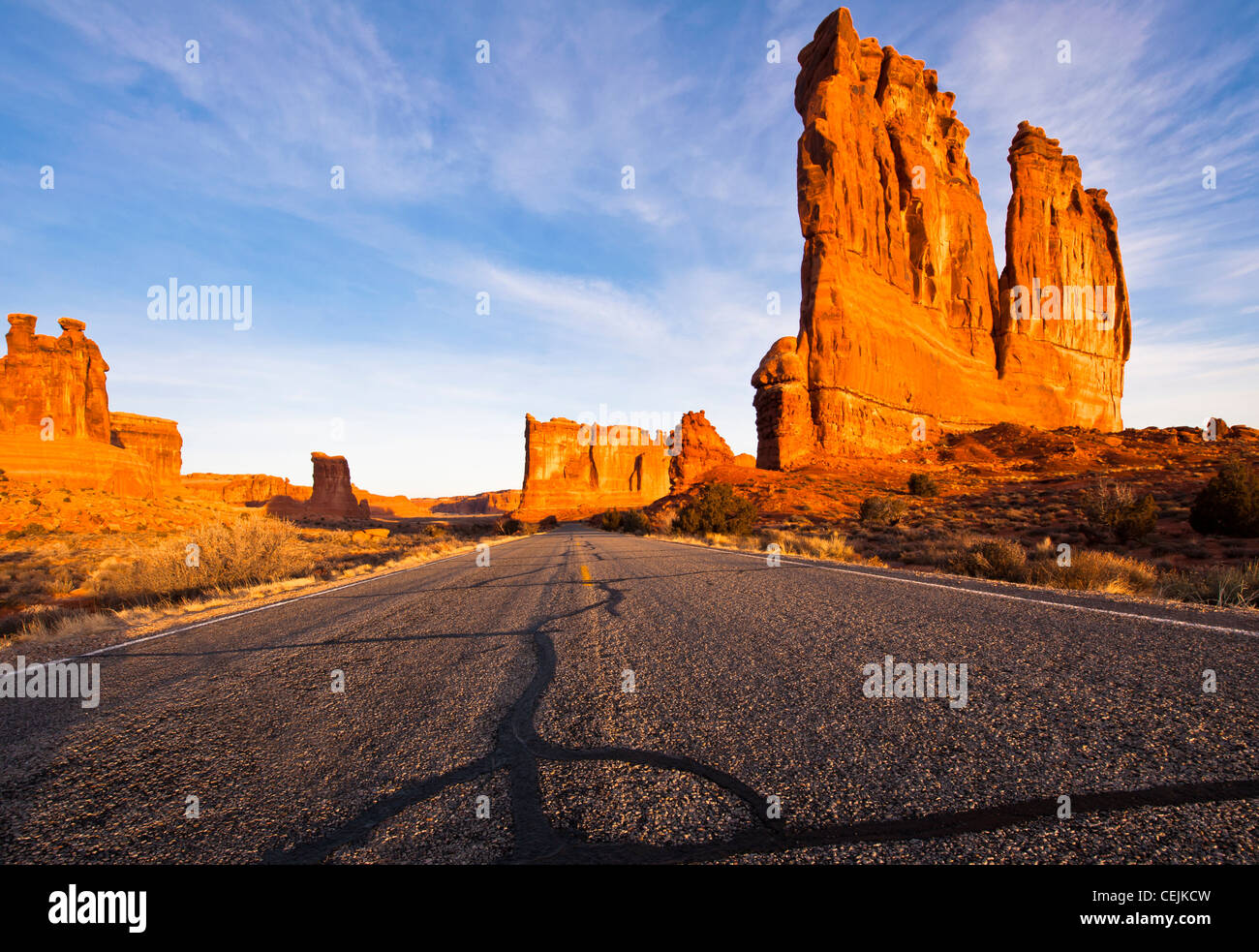 Parc National Arches dans l'Utah a beaucoup d'arches et d'énormes buttes de photographier au lever ou au coucher du soleil. Banque D'Images