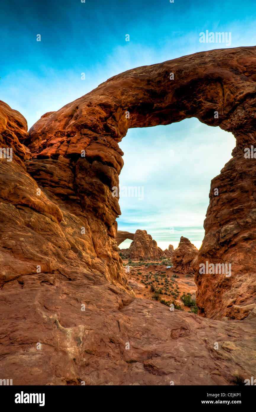 À partir du côté est de la fenêtre du Nord vous pouvez photographier Turret Arch. Sunrise Great shot. Arches National Park, Utah. Banque D'Images