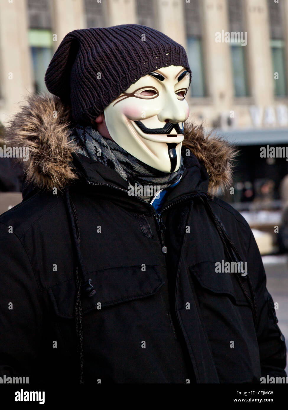 Homme avec un masque de Guy Fawkes à la protestation contre l'Accord commercial anti-contrefaçon à Tallinn, Estonie Banque D'Images