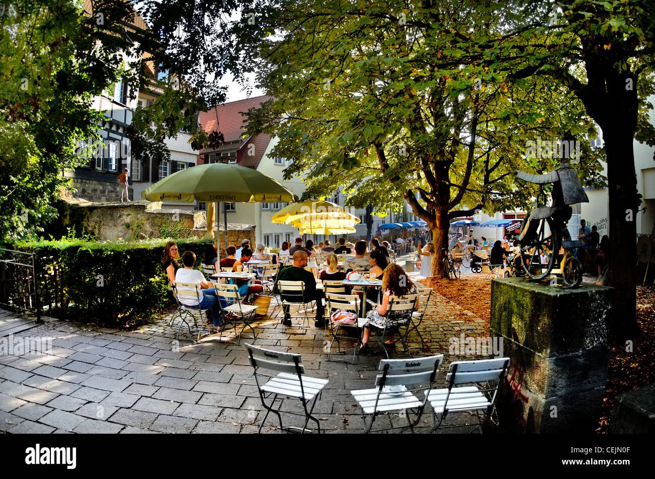 Terrasses sous les arbres marrons suis "Affenfelsen" Ammerkanal Tübingen, Allemagne, Piccolo Sole d'Oro Biergarten, Terrasse, Banque D'Images