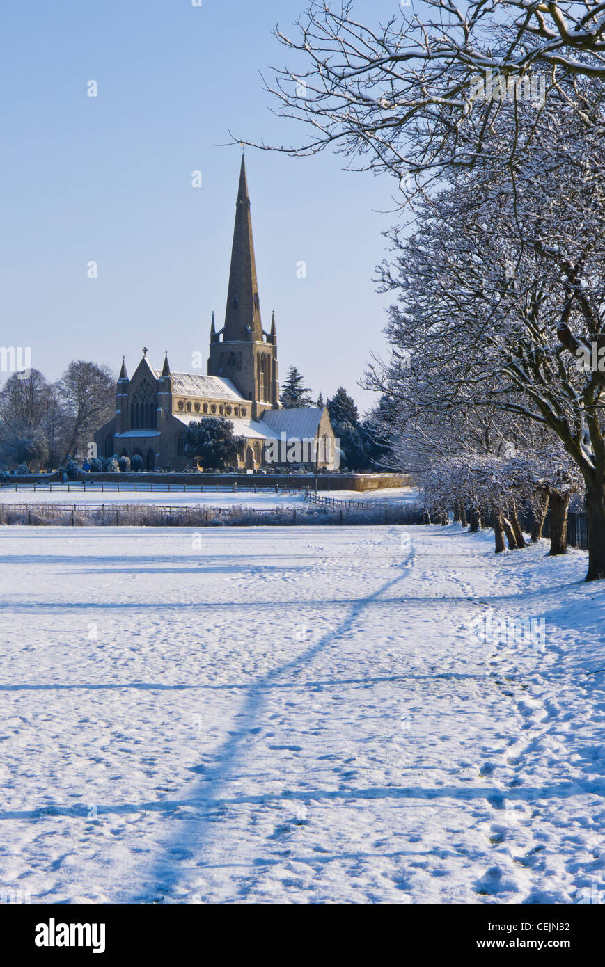 Eglise St Mary à King's Lynn, Norfolk dans la neige. Banque D'Images