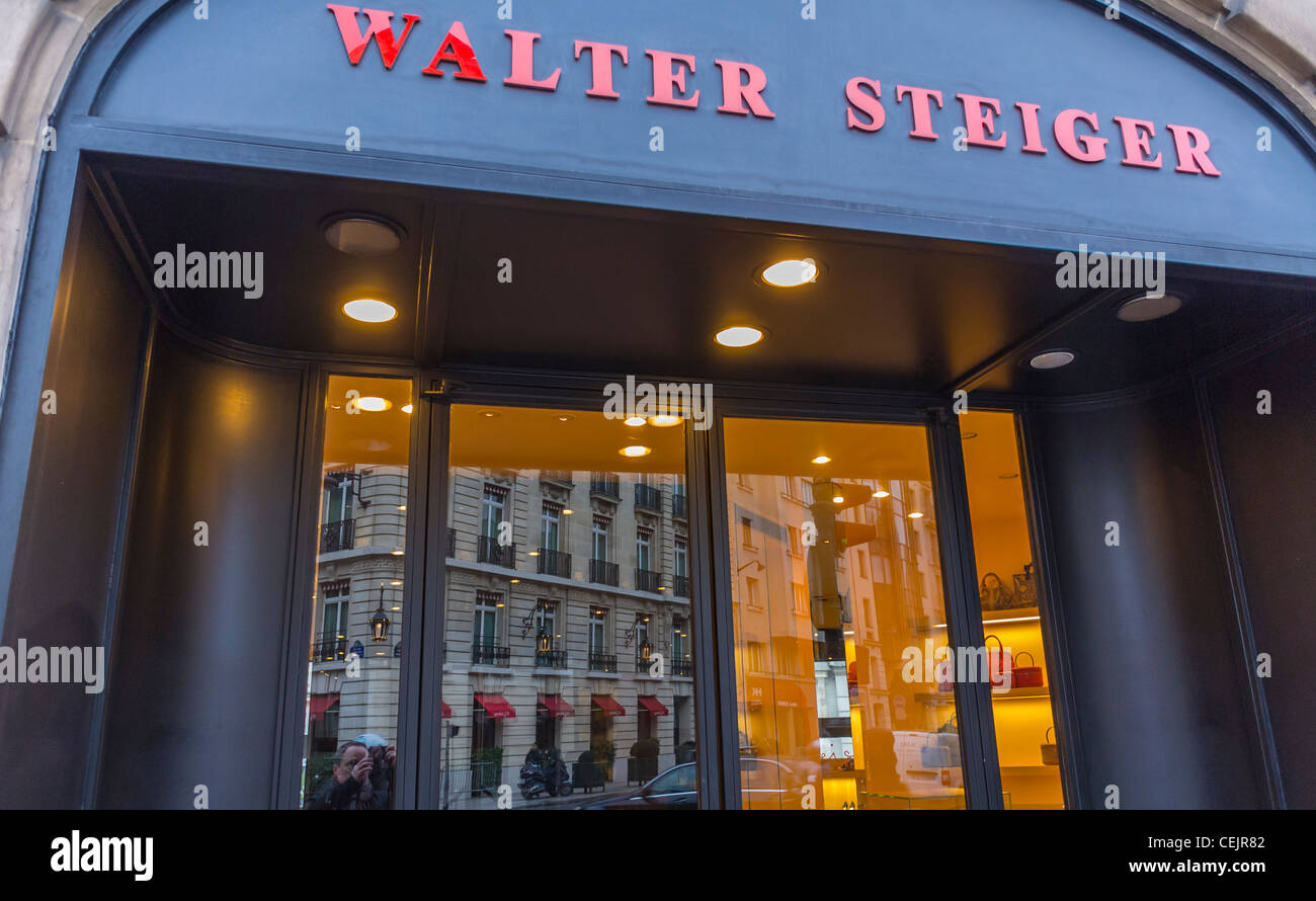 Stilettos store shop Banque de photographies et d'images à haute résolution  - Alamy