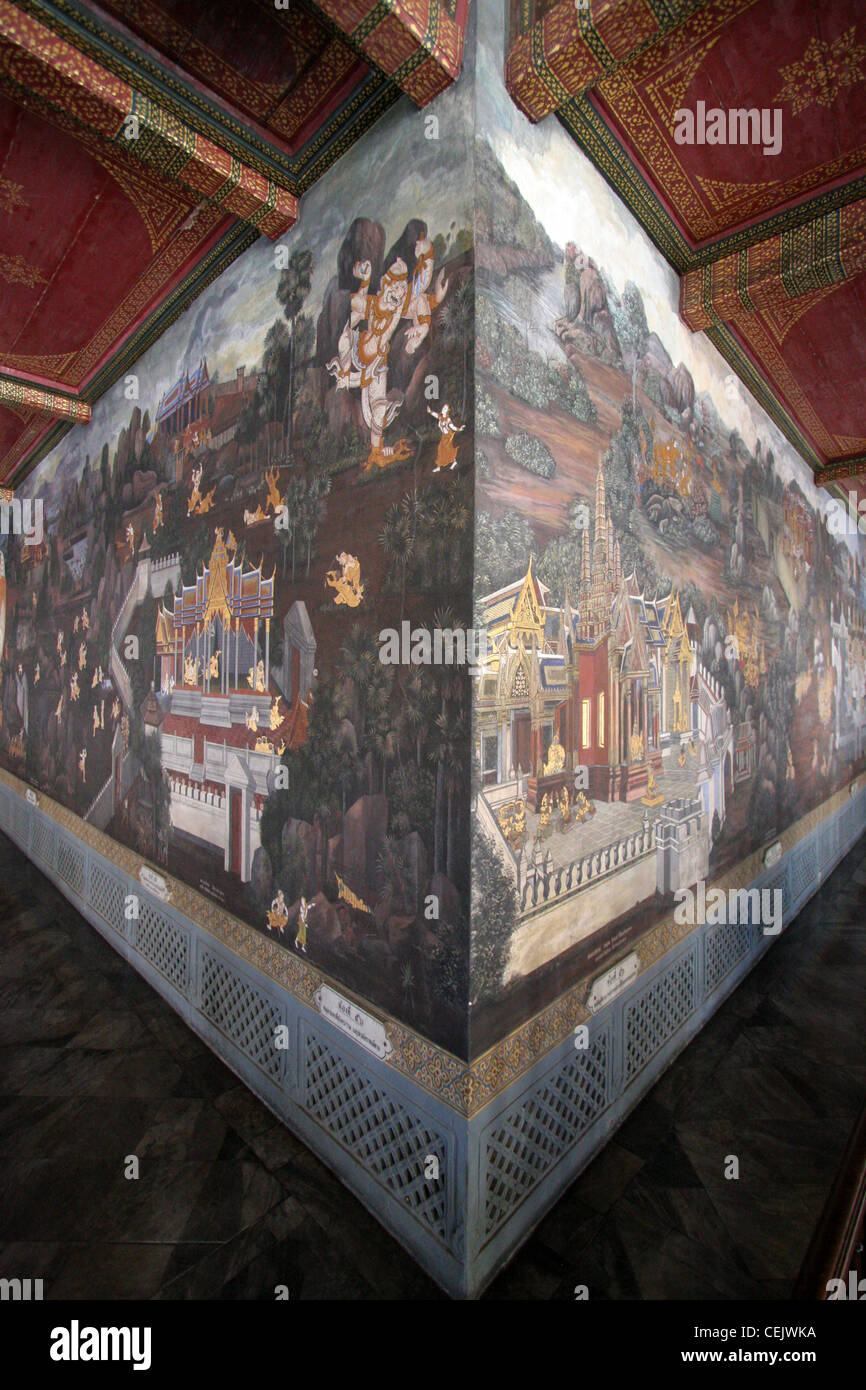 Des fresques murales représentant le Ramakien dans un cloître (Temple du Bouddha d'Émeraude) Wat Phra Kaew, le Grand Palais de Bangkok. La Thaïlande. Banque D'Images