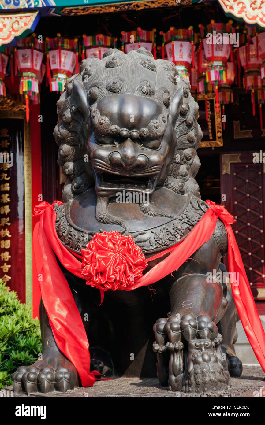 Le Temple de Wong Tai Sin,Statue de Lion en bronze. La Chine, Hong Kong, Banque D'Images