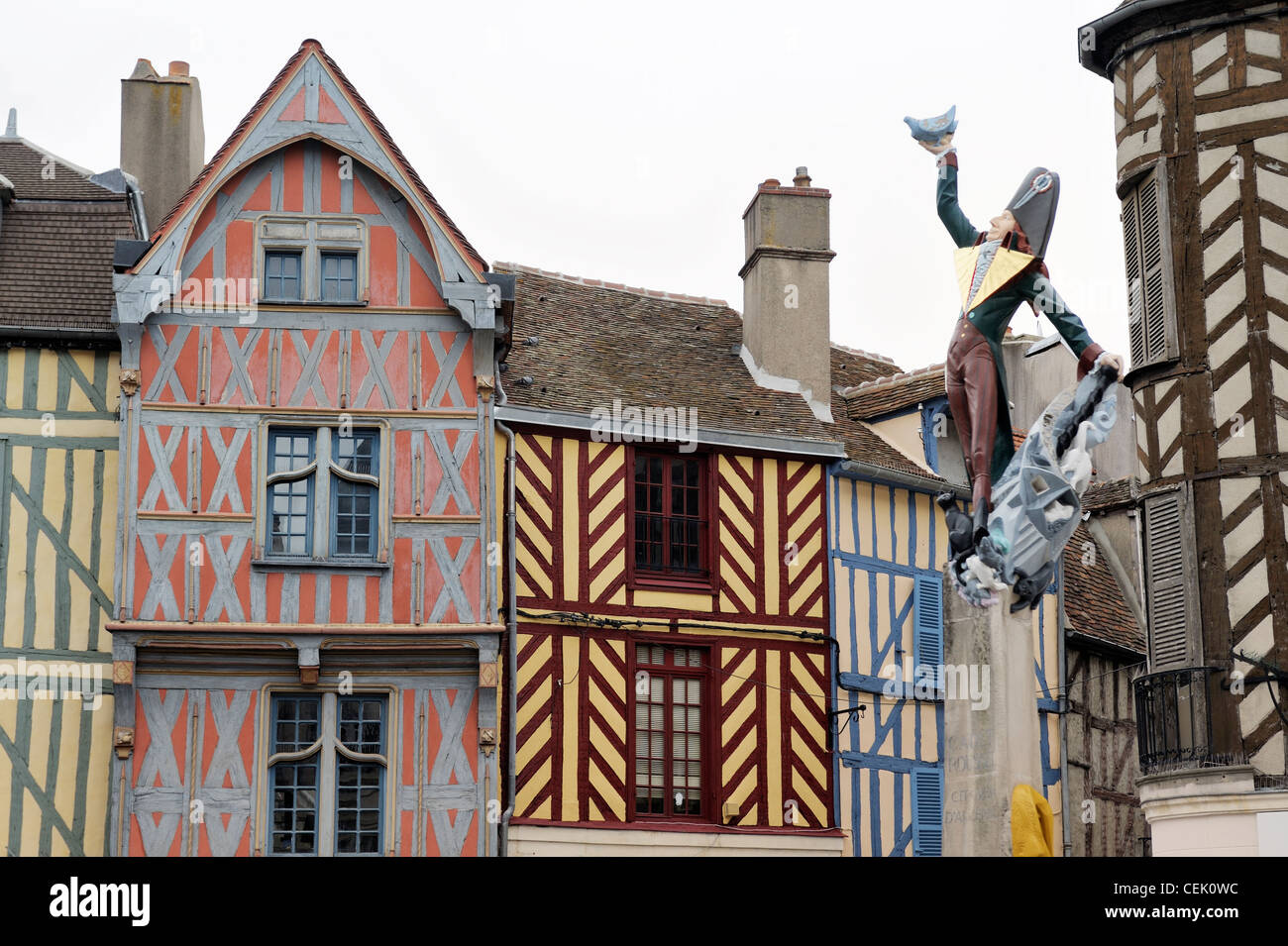 Auxerre, Yonne, France. Statue de Cadet Roussel dans le centre-ville rue Paul Bert. Sous réserve de l'huissier de la ville célèbre chant Banque D'Images