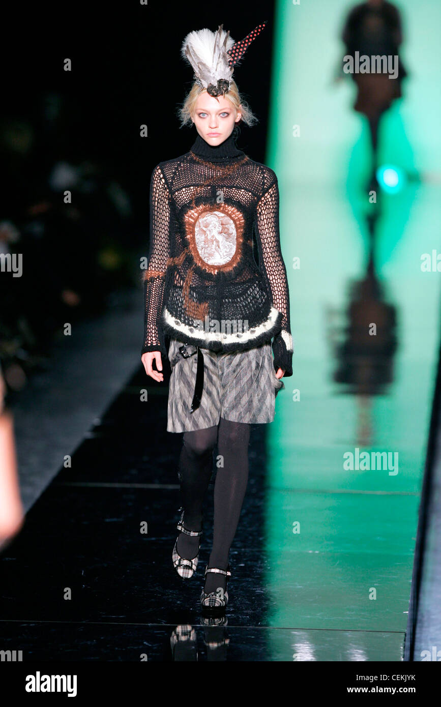 Jean Paul Gaultier Paris Pr t Porter Automne Hiver Model wearing
