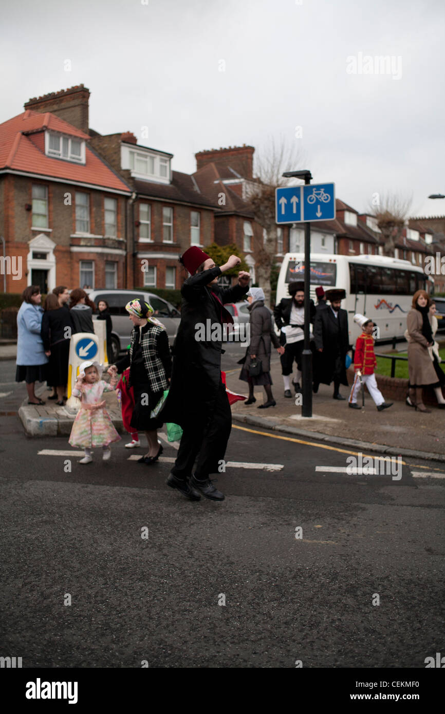 Célébrations de Pourim à Stamford Hill dans la communauté juive hassidique Banque D'Images