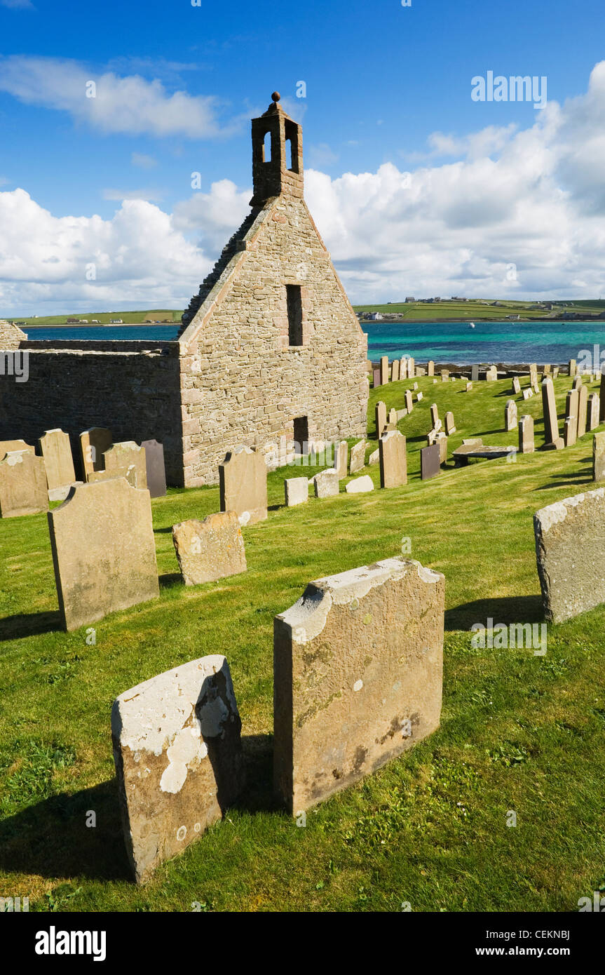 Saint Mary's église paroissiale médiévale dans le village de Pierowall, sur l'île de Westray, Orkney Islands, en Écosse. Banque D'Images