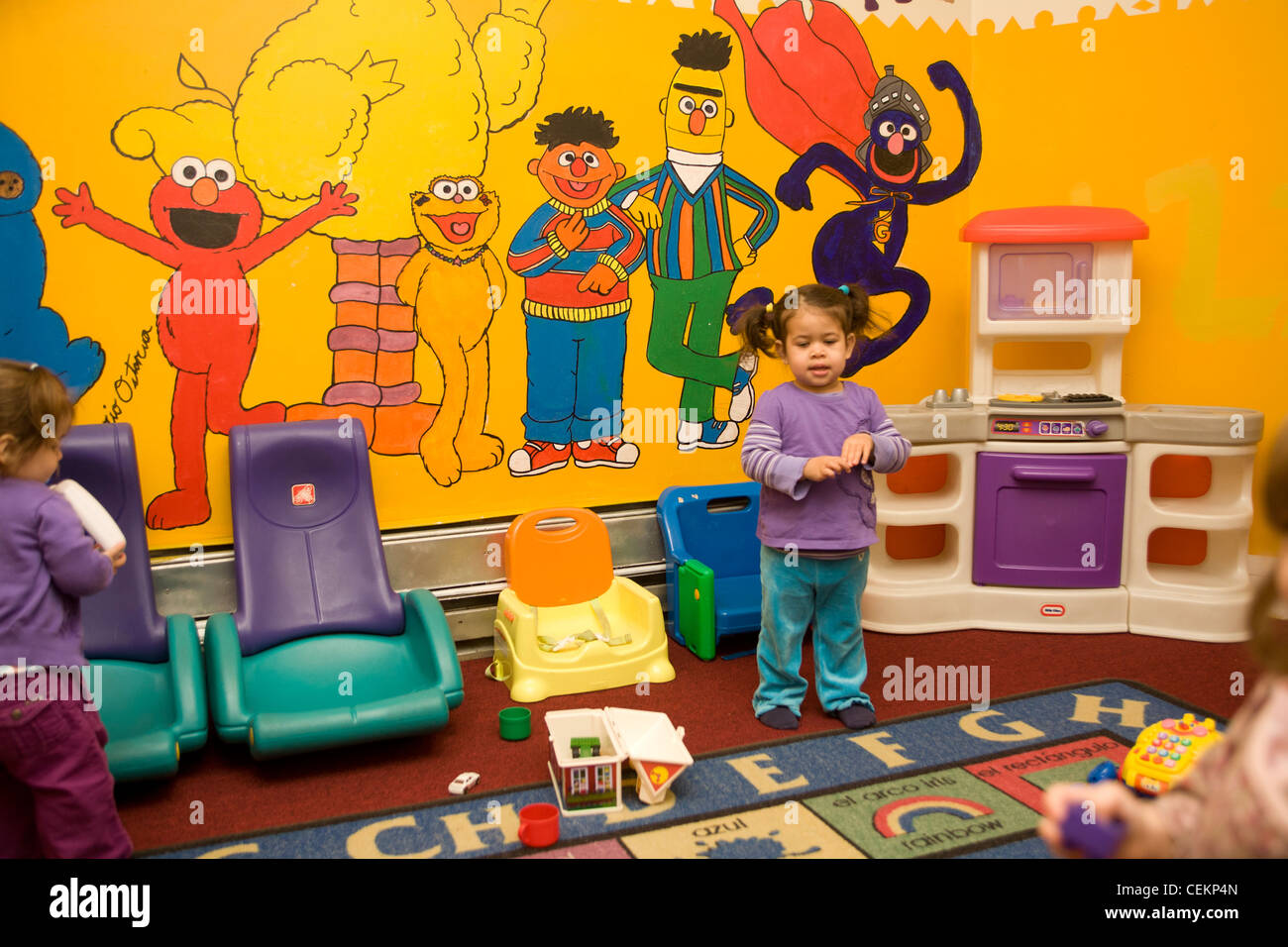 Nous sommes les enfants d'école maternelle/early learning centre dans le quartier de Kensington multiculturelle très Brooklyn, NY Banque D'Images