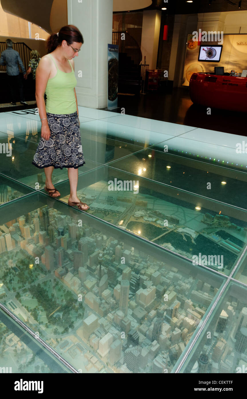 Le modèle à l'échelle 1:500 de Sydney sous le sol en verre de la Maison des Douanes, Sydney Australie Banque D'Images