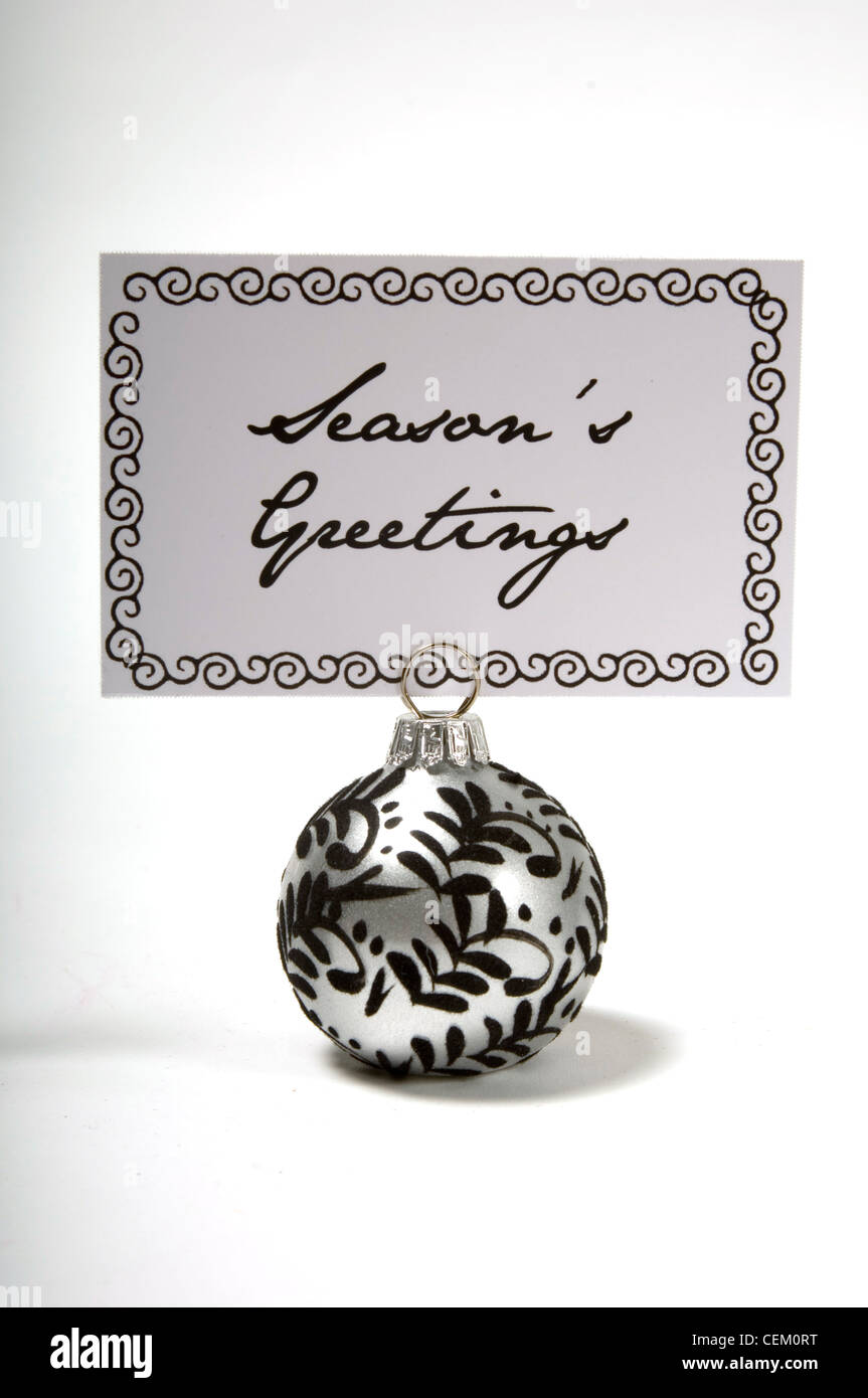 Nom babiole porte-carte avec écrit sur Season's Greetings card Banque D'Images