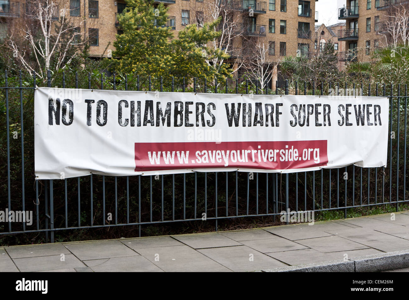 Signe de protestation contre le nouveau projet de 'super' dans les égouts de Londres. Banque D'Images