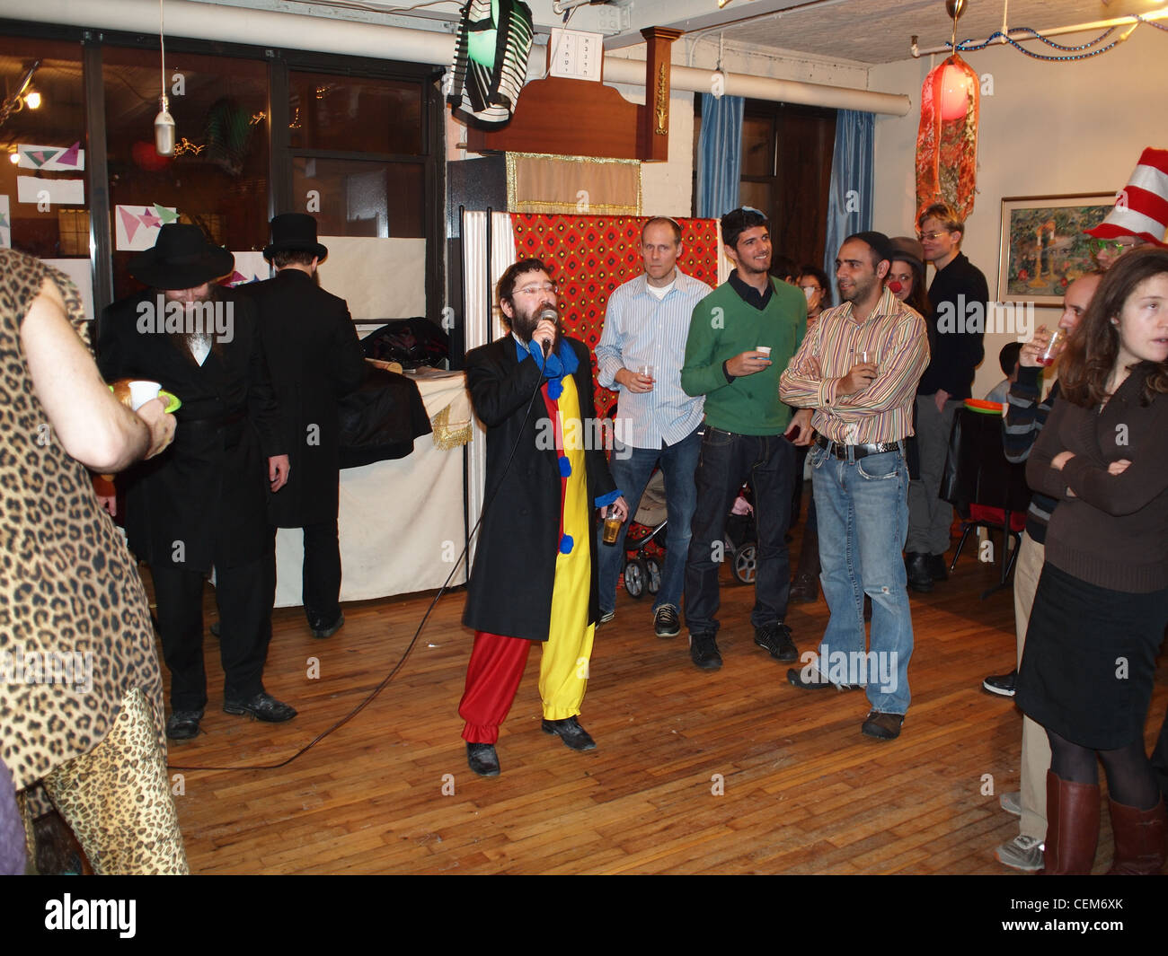 Les Juifs hassidiques de la branche Chabad Lubavitch et leurs amis célèbrent la fête de Pourim, Brooklyn, New York Banque D'Images