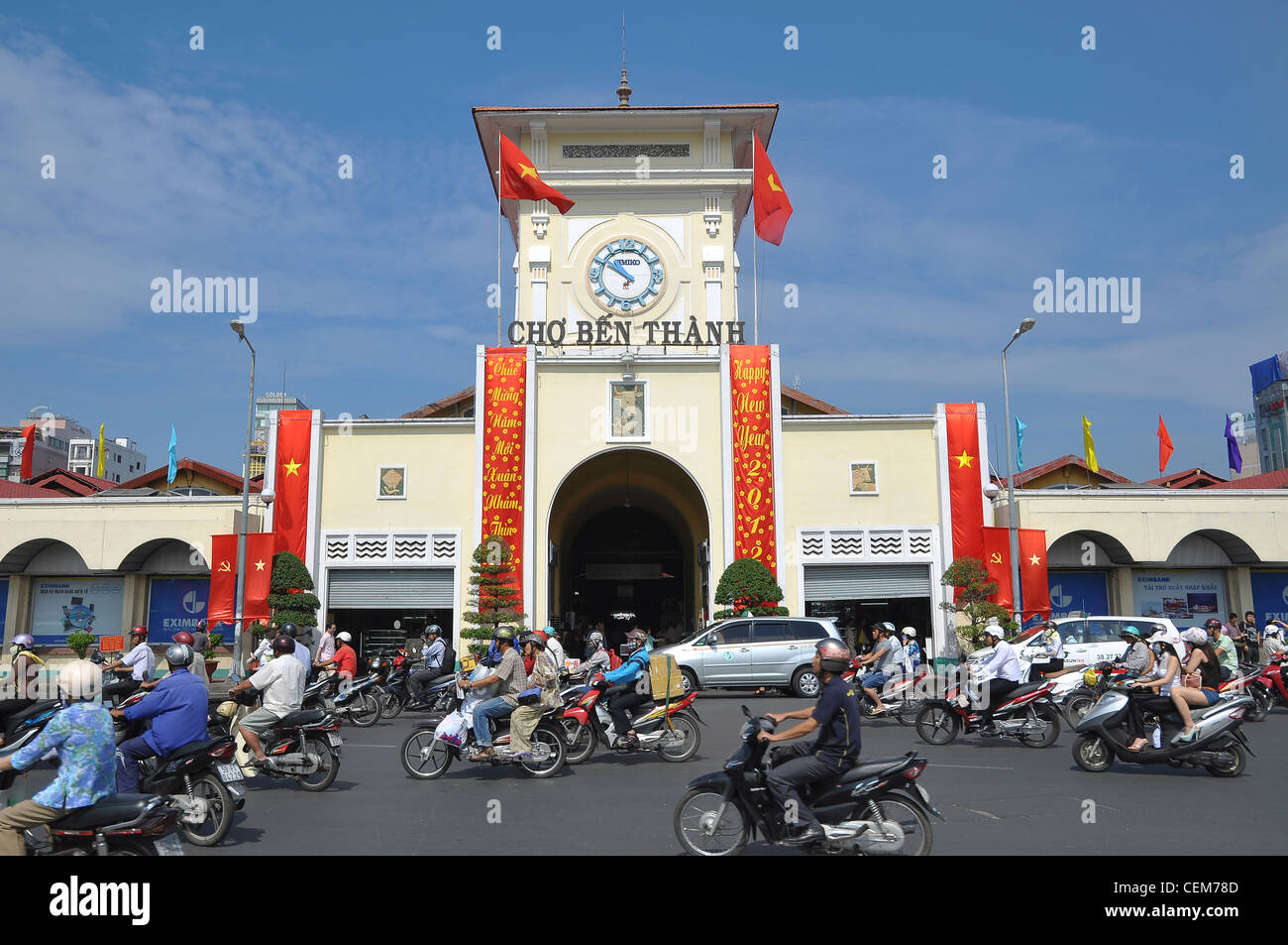 Marché de Ben Thanh entrée avant et de trafic, Saigon. Banque D'Images