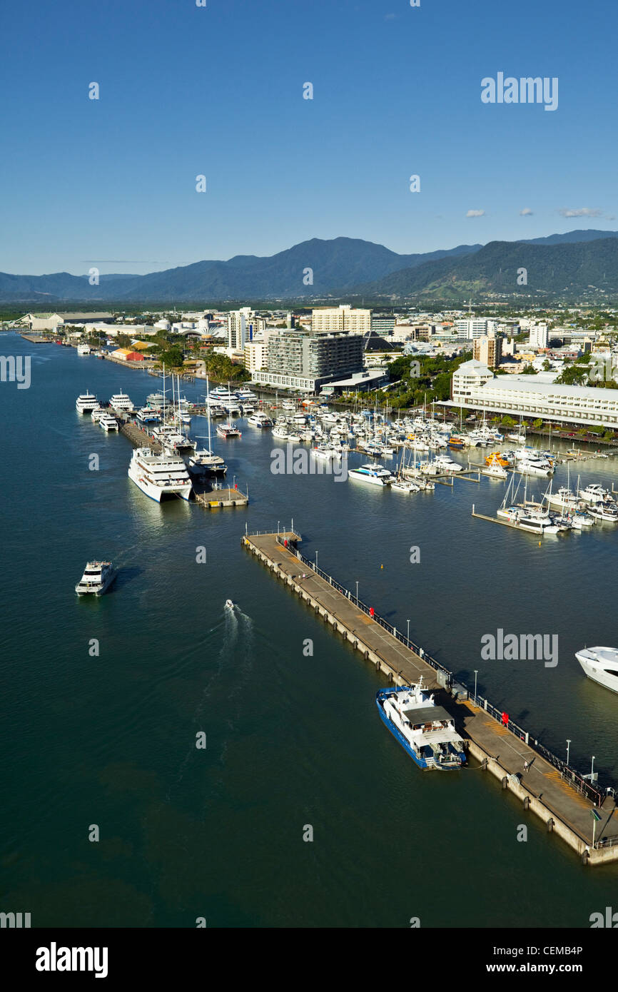 Vue aérienne de Marlin Marina et le centre ville. Cairns, Queensland, Australie Banque D'Images