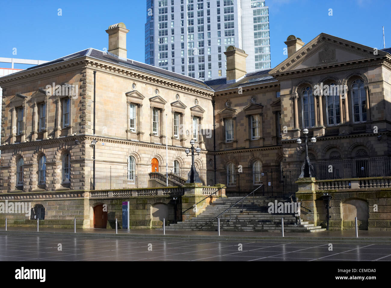 Custom house Belfast bâtiment avec obel tower dans le fond de l'Irlande du Nord Belfast Banque D'Images