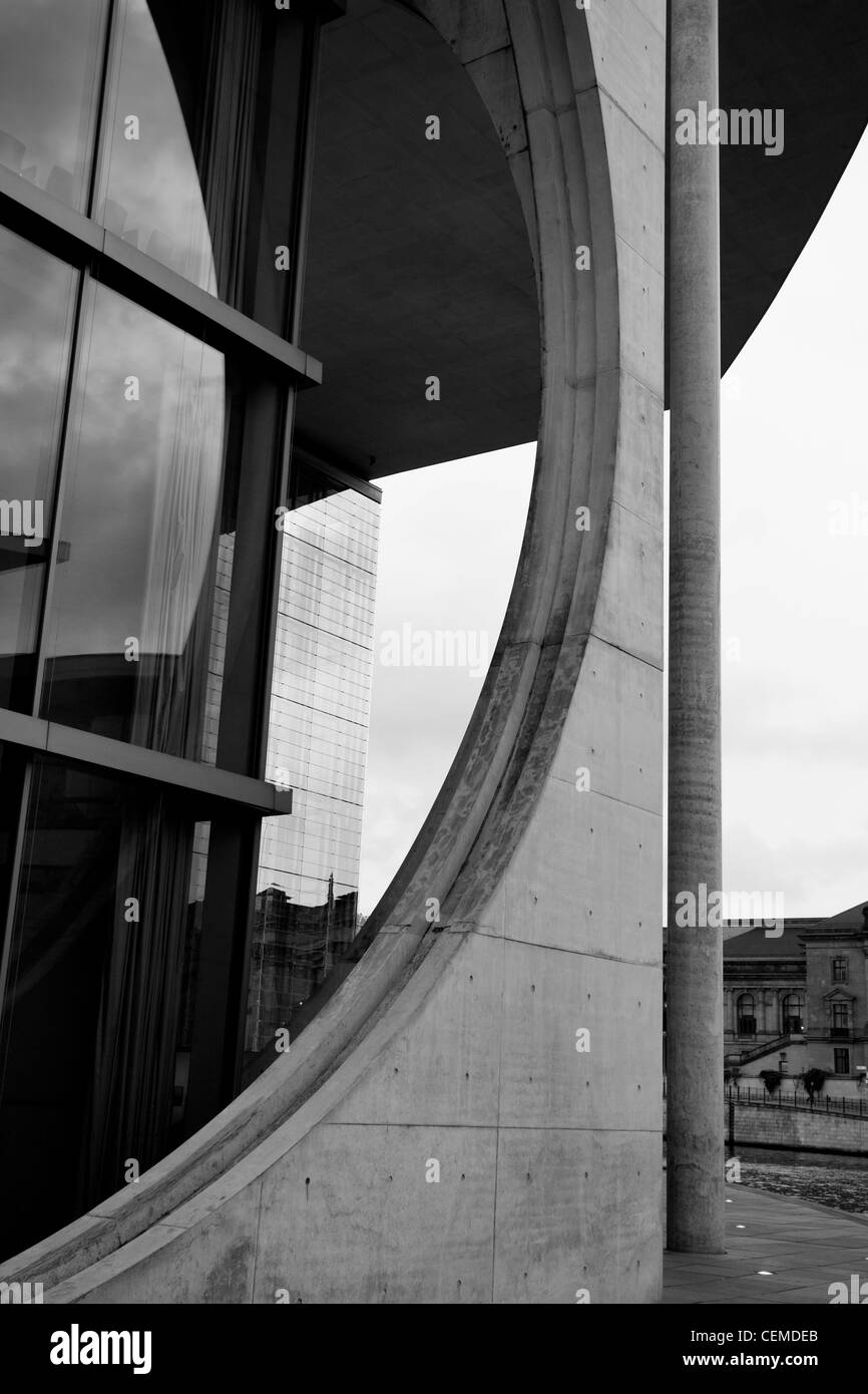 Vue moderne et à l'angle du lobe Paul Haus du parlement allemand, le Bundestag, complexe de bureaux, Berlin, Allemagne Banque D'Images
