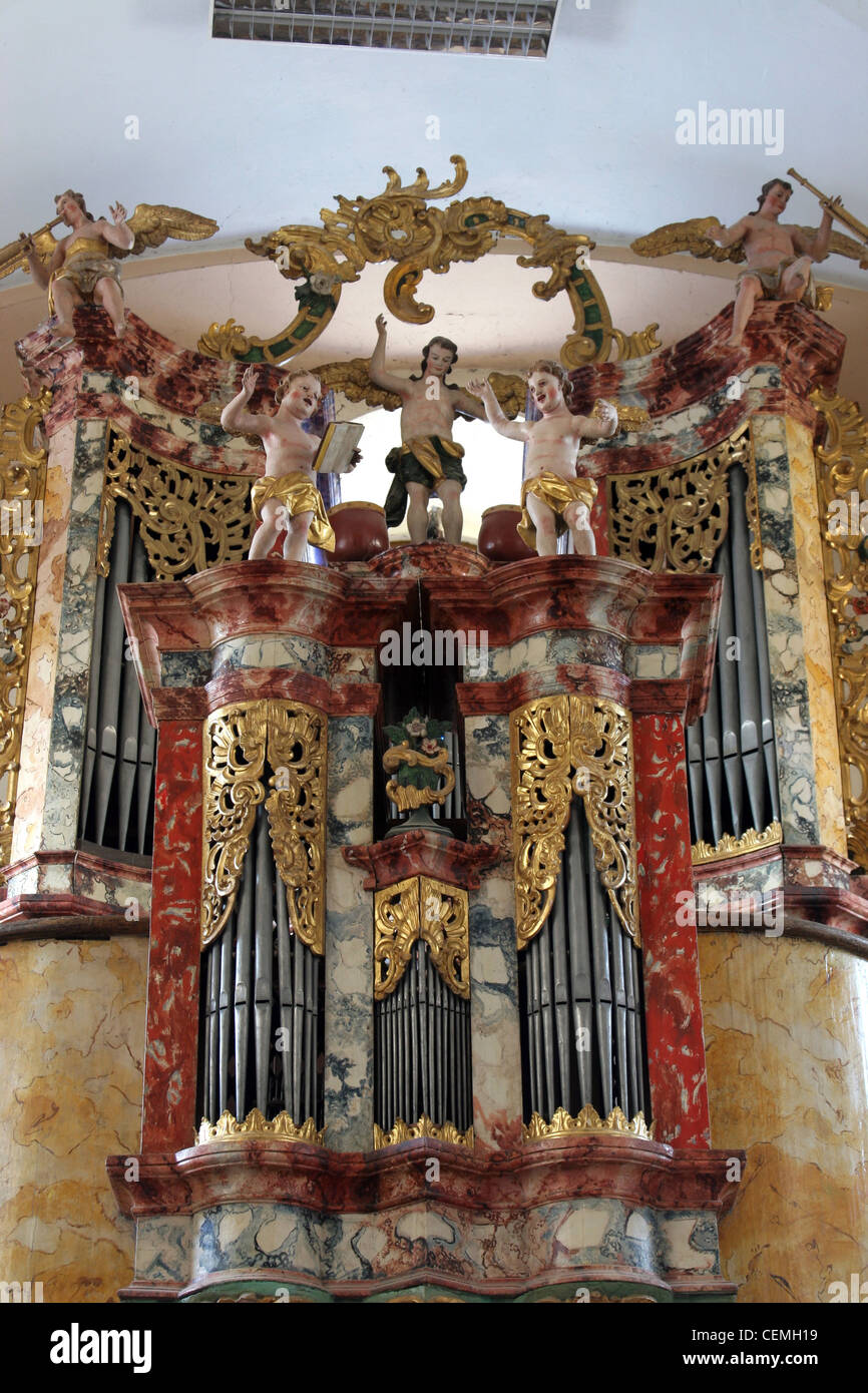 Magnifique orgue à tuyaux d'or Banque D'Images