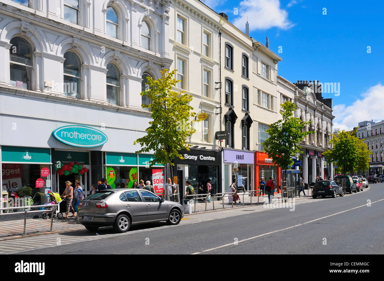 Matin d'été à Saint Patrick's Street dans le centre-ville de Cork, comté de Cork, Irlande. Banque D'Images