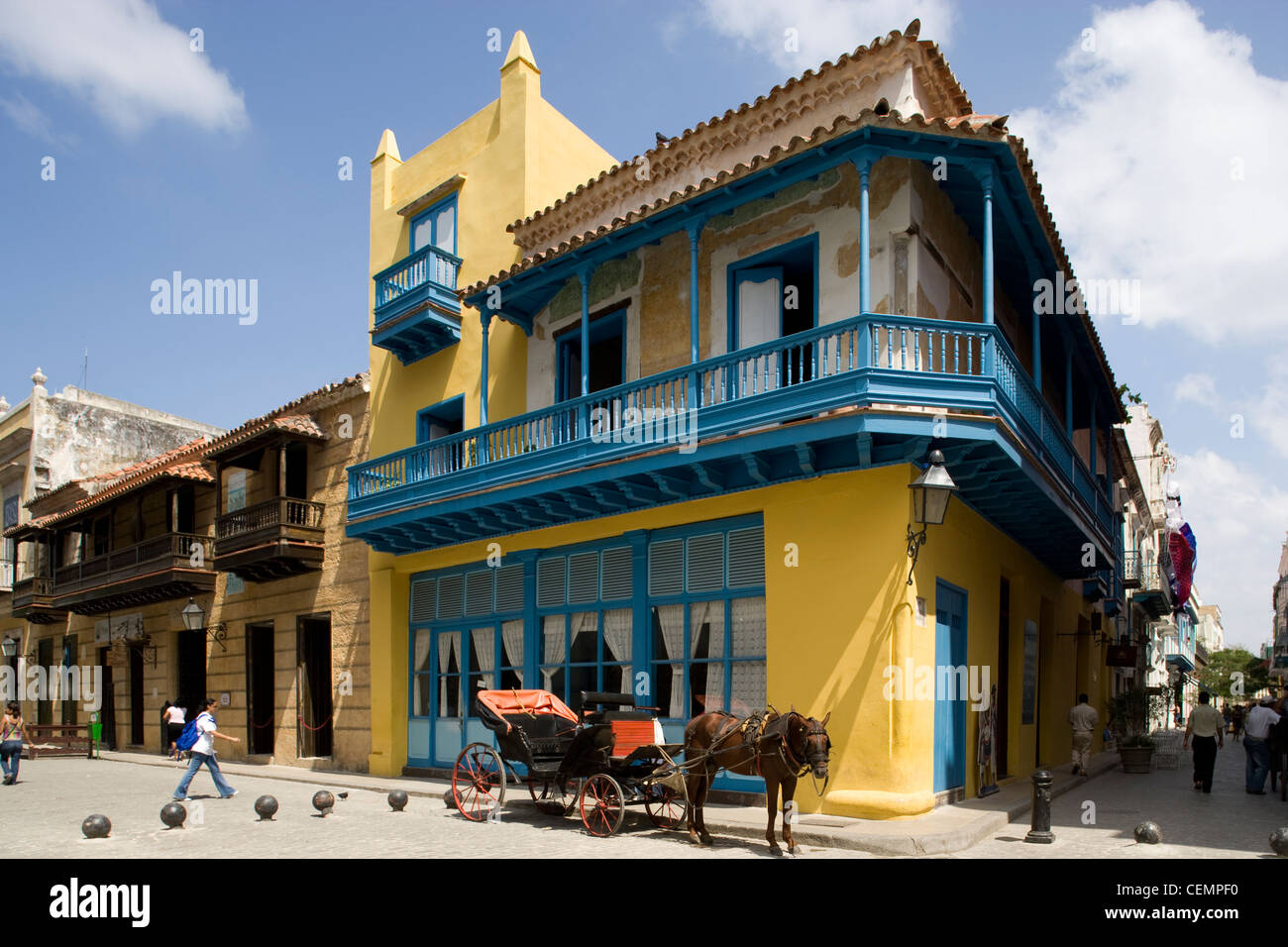 La Havane : Vieille Ville - Calle Obispo bâtiment traditionnel Banque D'Images