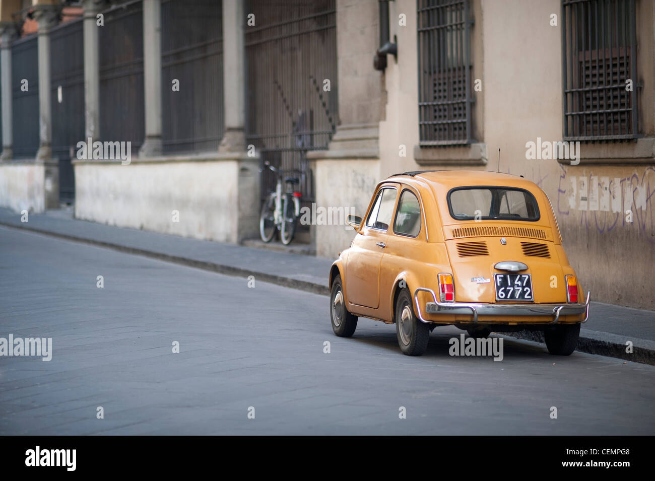 Vieille voiture Fiat 500 Banque D'Images