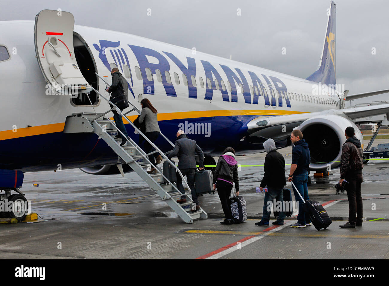 Les passagers d'avion de Ryanair Banque D'Images