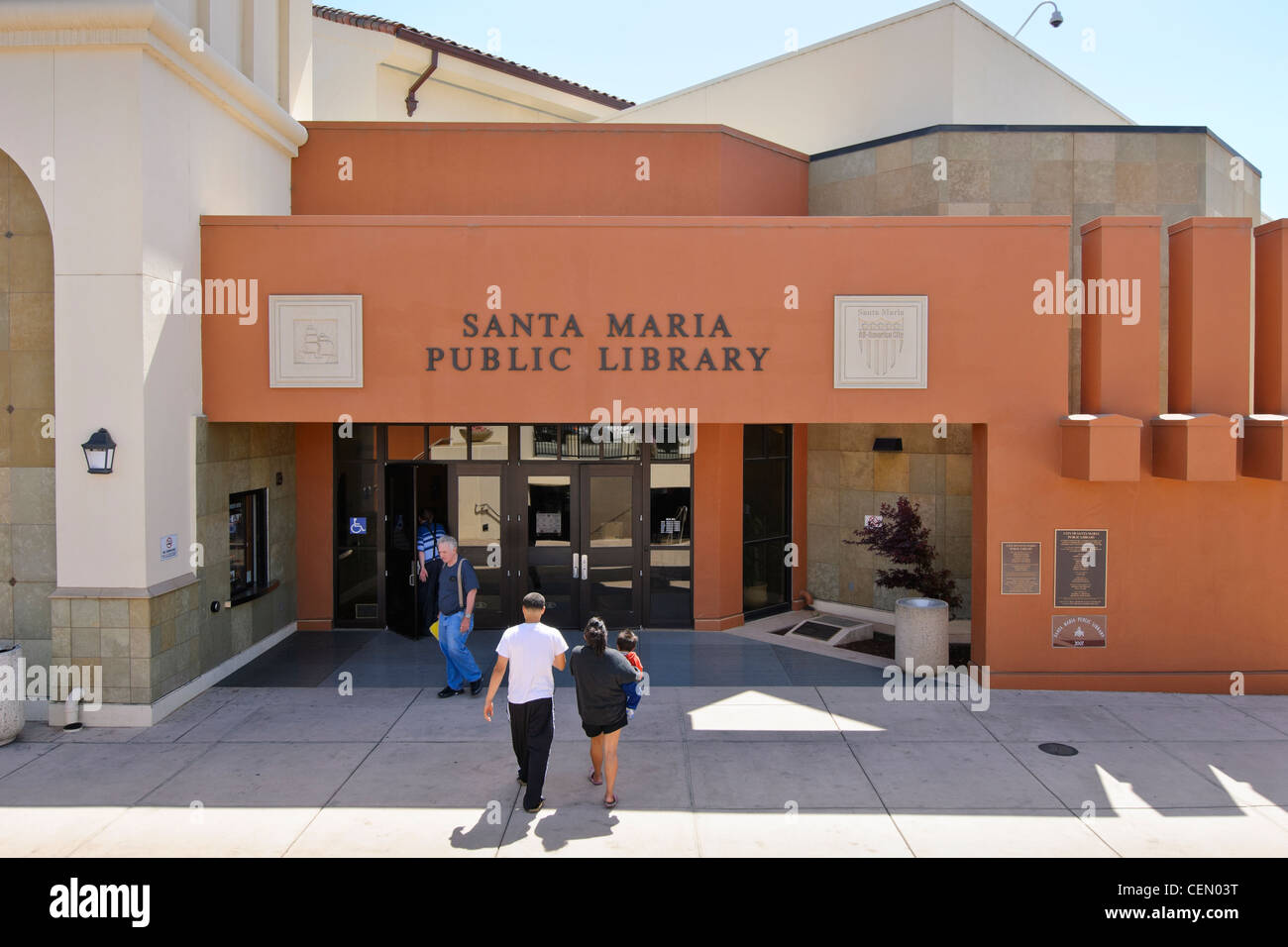 L'entrée de la Bibliothèque publique de Santa Maria. Banque D'Images