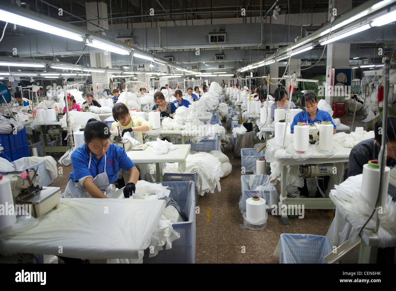 Atelier de l'usine de Langsha Group, plus grand producteur de chaussettes et bas, à Yiwu, Zhejiang, Chine. 07-Nov-2011 Banque D'Images