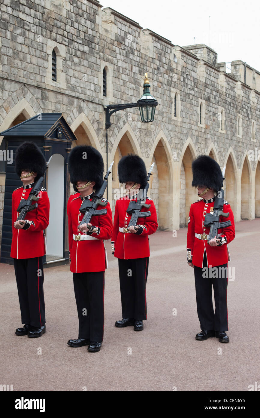 L'Angleterre, Berkshire, Windsor, gardes dans le château de Windsor Banque D'Images