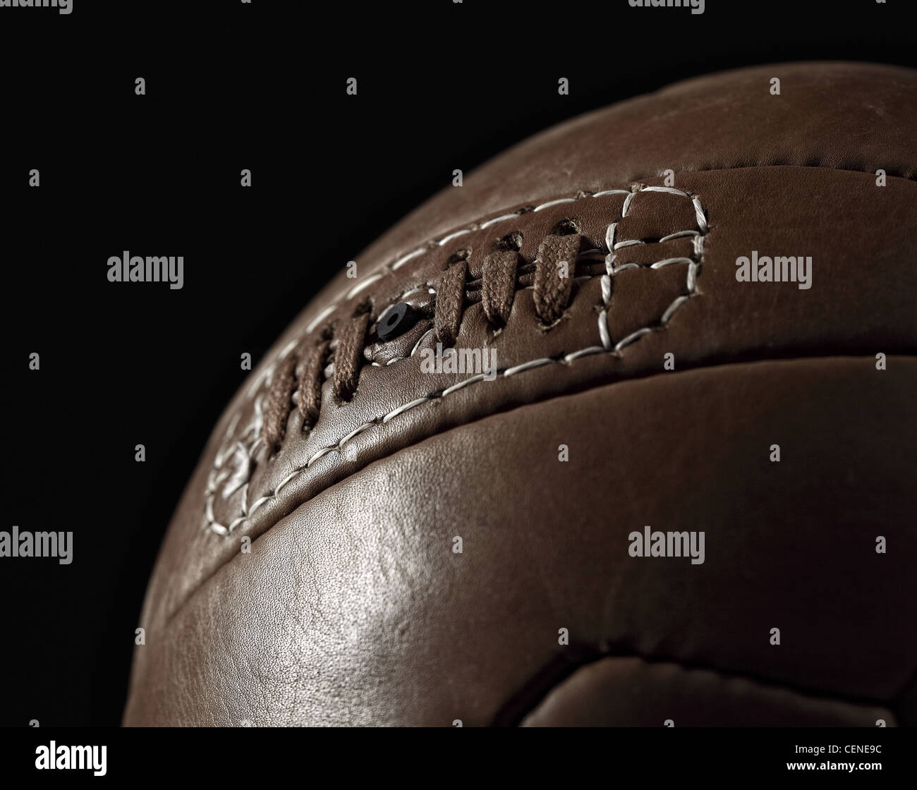 Libre De Droit Sur Le Ballon De Football En Cuir Retro Photo Stock Alamy