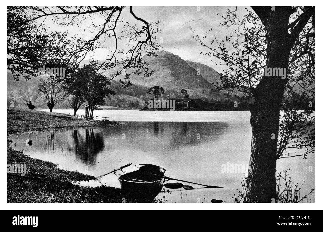 Grasmere Helm Crag Lake District William Wordsworth Cumbria est tombé Alfred Wainwright England UK bateau à rames Banque D'Images