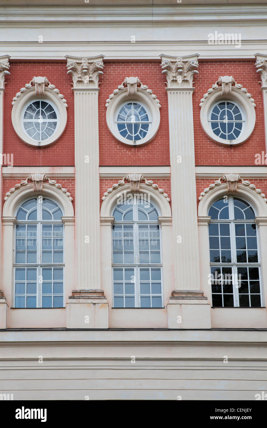 Détail de style windows au nouveau palais de Potsdam (das neue Palais) Le château royal, le bâtiment de l'Université maintenant Banque D'Images