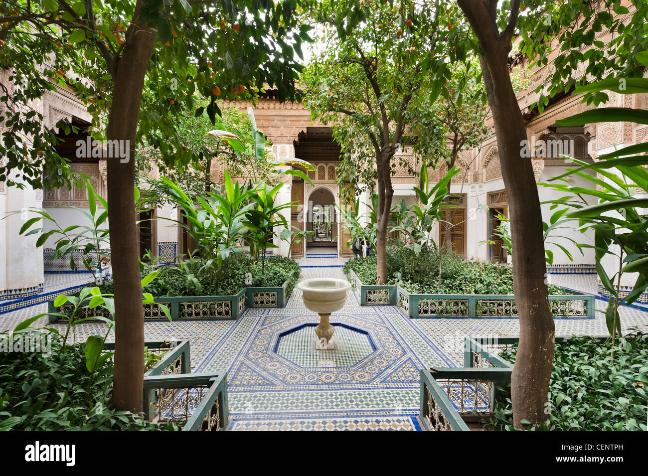 Dans la cour intérieure du palais Bahia, Marrakech, Maroc, Afrique du Nord Banque D'Images