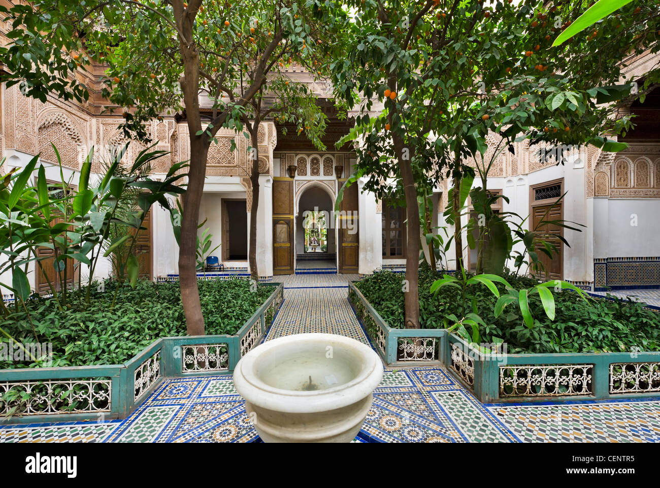 Dans la cour intérieure du palais Bahia, Marrakech, Maroc, Afrique du Nord Banque D'Images