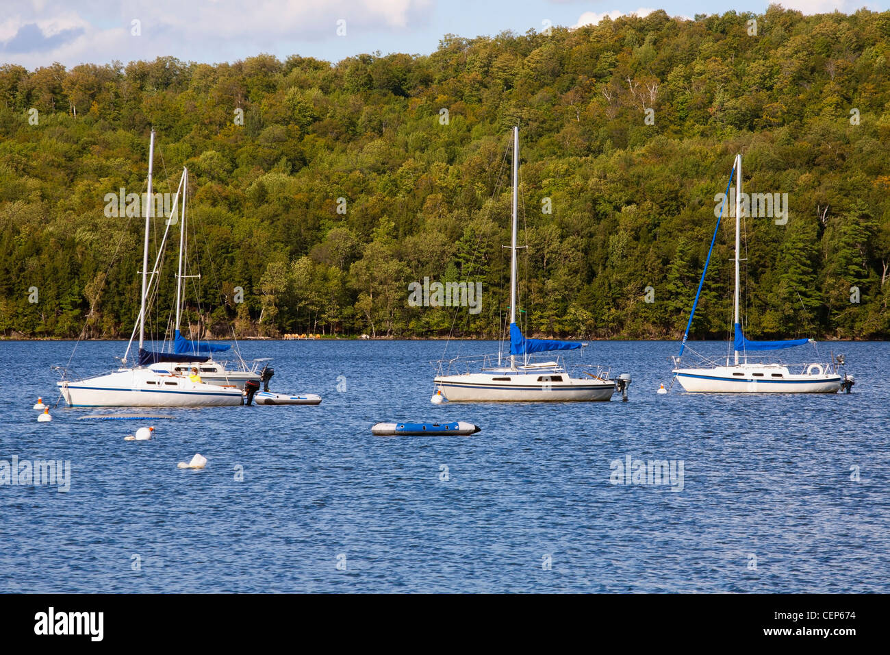 3 bateaux sur le lac Memphrémagog ; Knowlton's Landing, Québec, Canada Banque D'Images