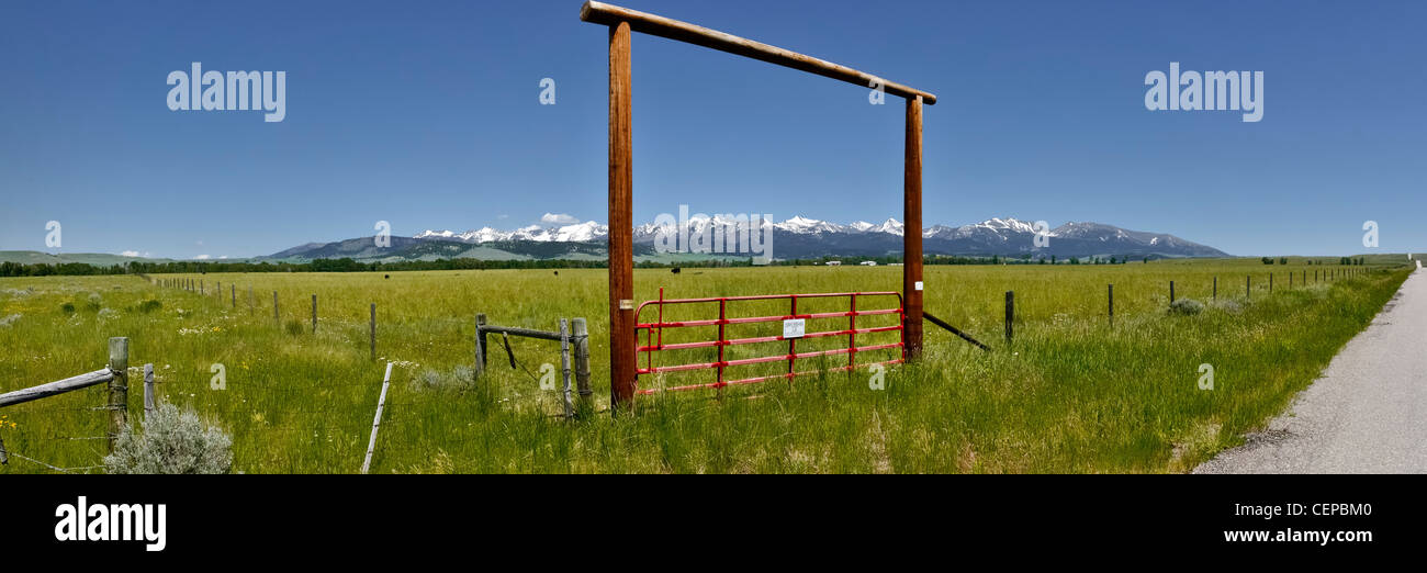 Crazy Mountain Ranch Gate Banque D'Images